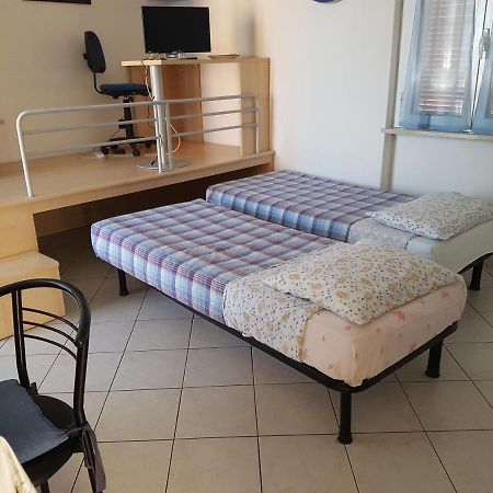 Monolocale A Peschiera Del Garda Vista Lago Apartment Bagian luar foto