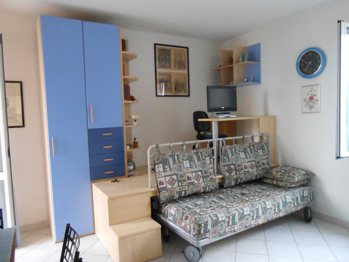 Monolocale A Peschiera Del Garda Vista Lago Apartment Bagian luar foto