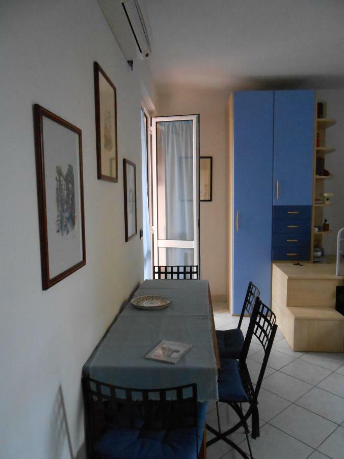 Monolocale A Peschiera Del Garda Vista Lago Apartment Bagian luar foto