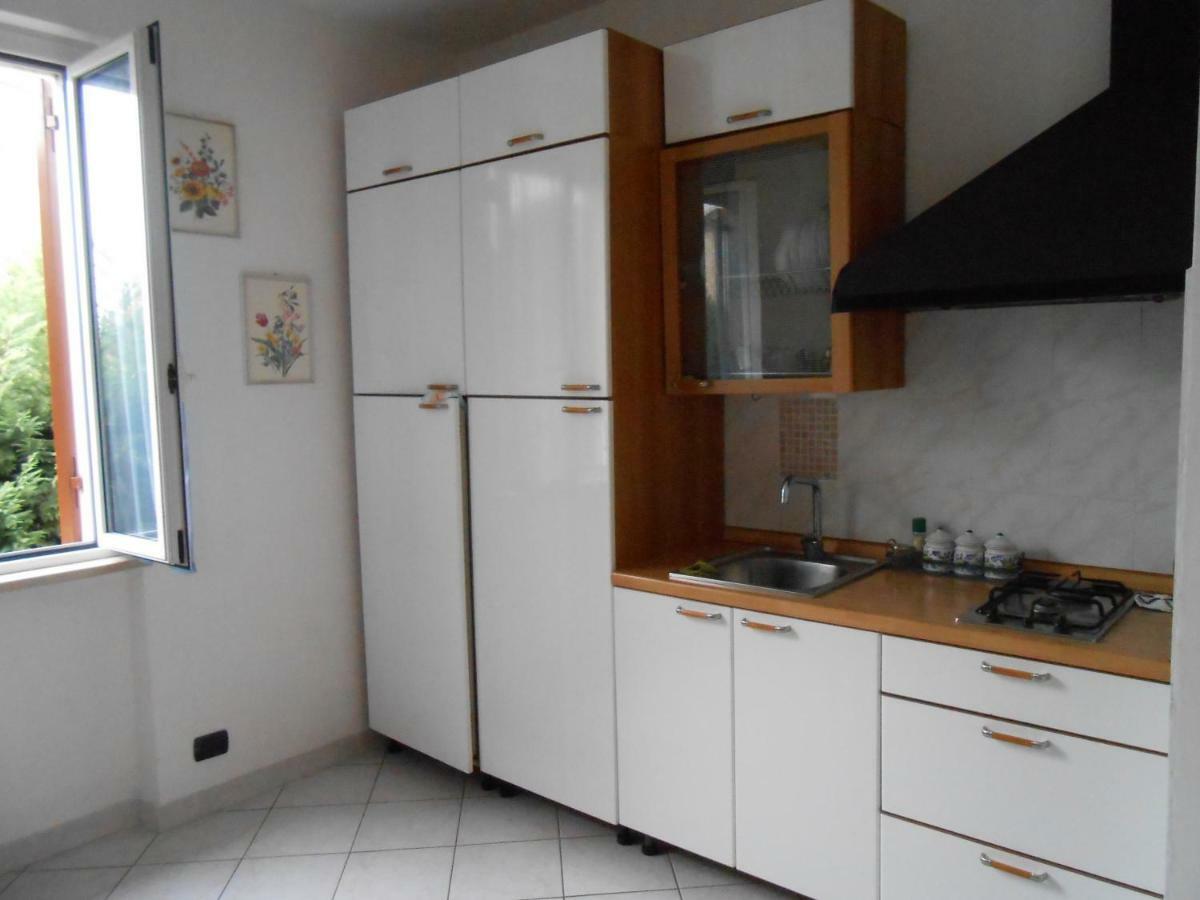 Monolocale A Peschiera Del Garda Vista Lago Apartment Bagian luar foto