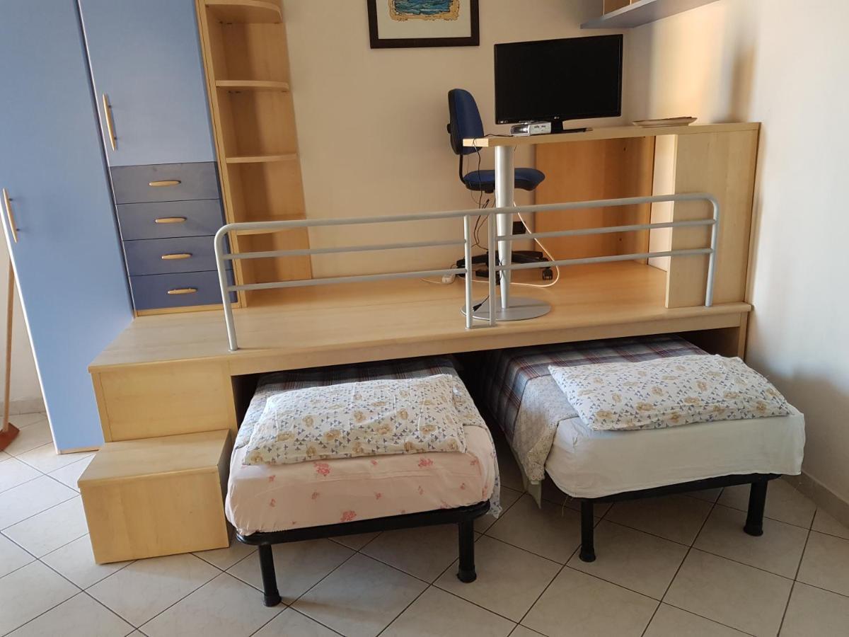 Monolocale A Peschiera Del Garda Vista Lago Apartment Bagian luar foto